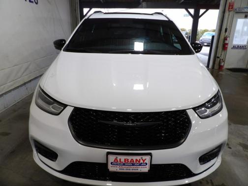 2024 Chrysler Pacifica Touring-L