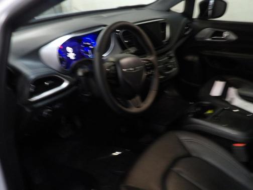 2024 Chrysler Pacifica Touring-L