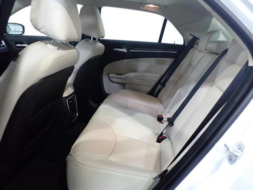 2023 Chrysler 300 Touring L