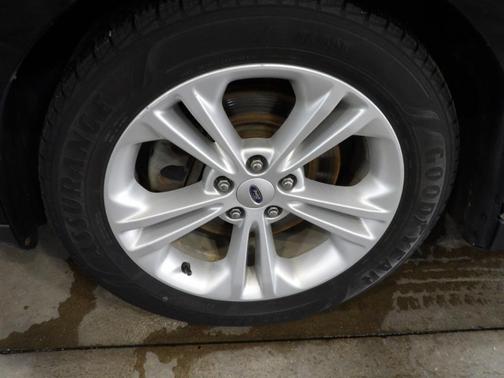 Black 2014 Ford Taurus SEL