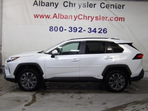 2025 Toyota RAV4 Hybrid XLE Premium