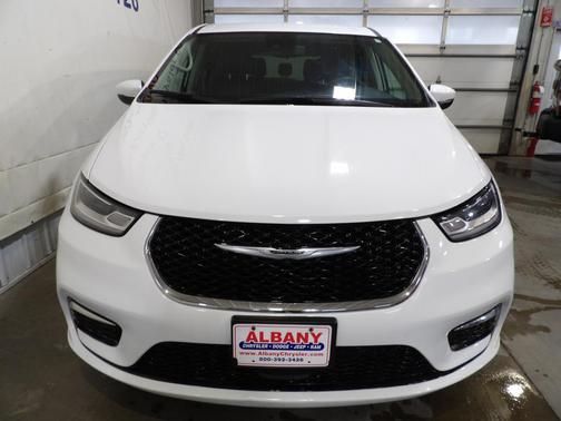 2023 Chrysler Pacifica Touring-L
