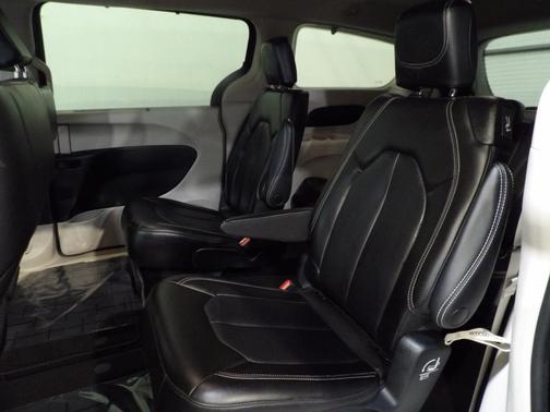 2023 Chrysler Pacifica Touring-L