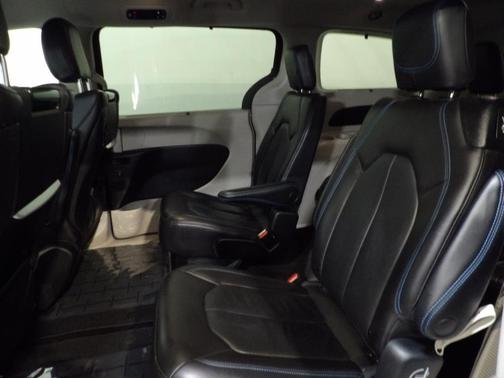 2021 Chrysler Pacifica Touring-L