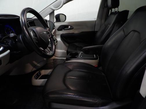 2021 Chrysler Pacifica Touring-L