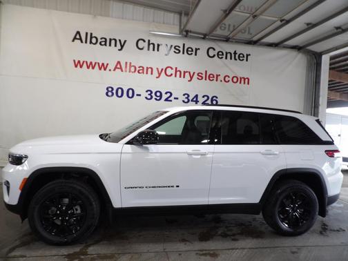 2025 Jeep Grand Cherokee Laredo