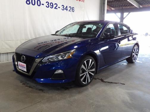 Deep Blue Pearl 2022 Nissan Altima 2.5 SR