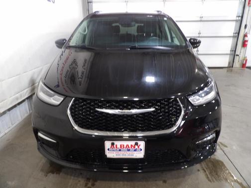 2022 Chrysler Pacifica Touring-L