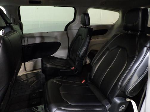 2023 Chrysler Pacifica Touring-L