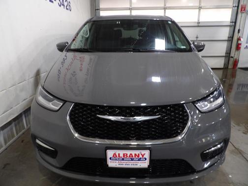 2023 Chrysler Pacifica Touring-L