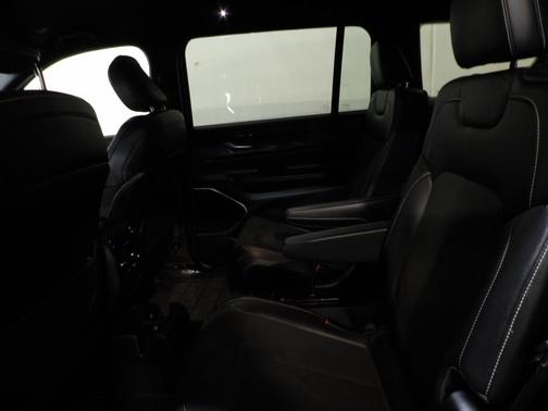 2022 Jeep Grand Cherokee L Laredo
