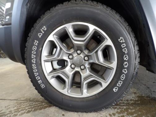 Gray 2022 Jeep Cherokee Trailhawk