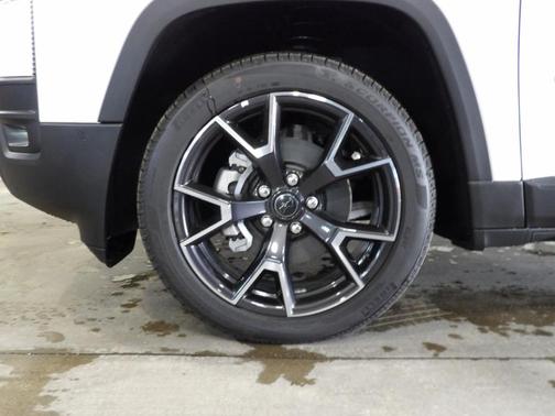 Bright White Clearcoat 2026 Jeep Cherokee Overland