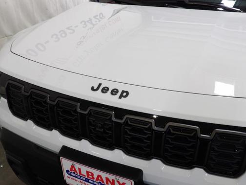 Bright White Clearcoat 2026 Jeep Cherokee Overland