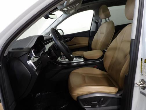 2023 Audi Q7 55 Premium Plus