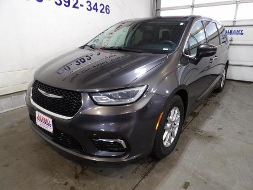2023 Chrysler Pacifica Touring-L