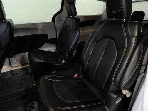 2023 Chrysler Pacifica Touring-L
