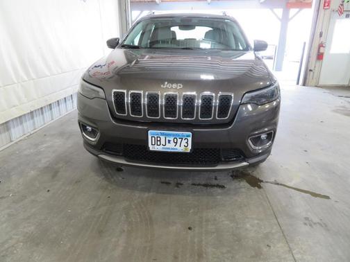 Photo 2 of 12 of 2019 Jeep Cherokee Limited 4WD
