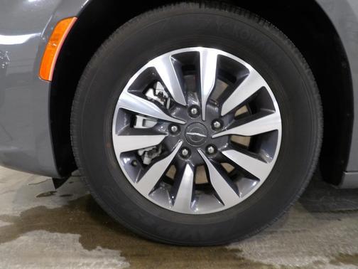 2022 Chrysler Pacifica Hybrid Touring L