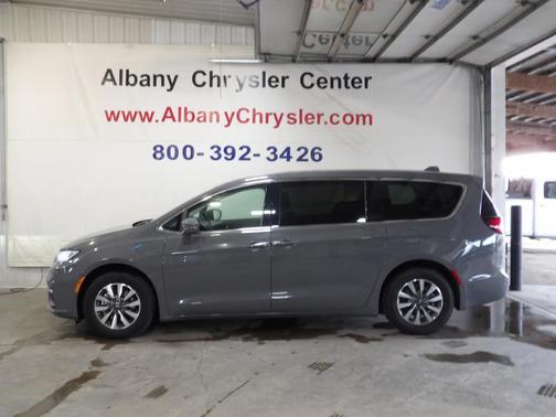 2022 Chrysler Pacifica Hybrid Touring L