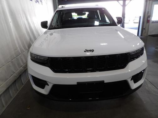 White 2023 Jeep Grand Cherokee Limited