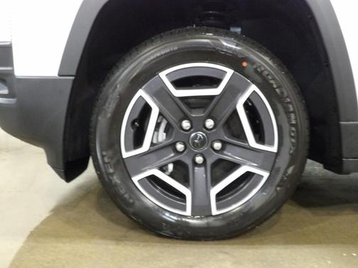 2026 Jeep Cherokee LAREDO/LIMITED