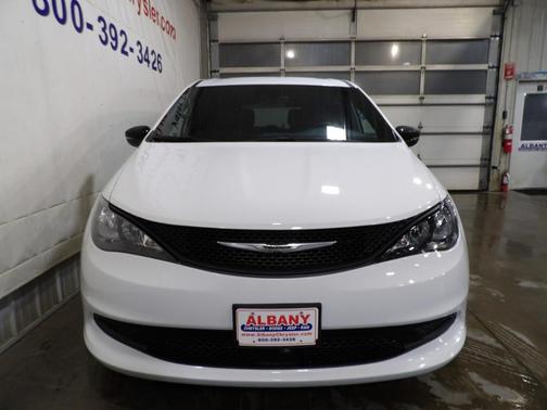 2026 Chrysler Voyager LX