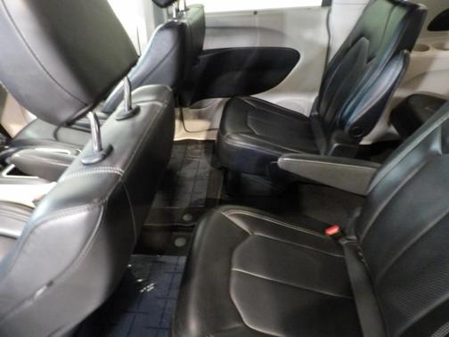 2023 Chrysler Pacifica Touring-L