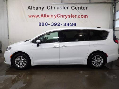 2023 Chrysler Pacifica Touring-L