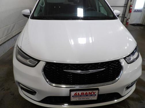 2023 Chrysler Pacifica Touring-L