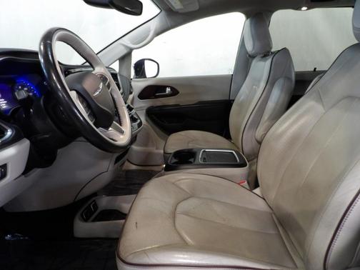 Gray 2020 Chrysler Pacifica Limited