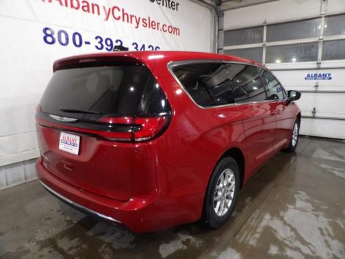 2024 Chrysler Pacifica Touring-L