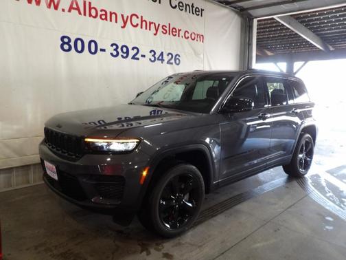 2023 Jeep Grand Cherokee Laredo