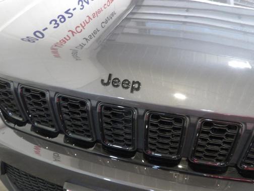 2023 Jeep Grand Cherokee Laredo