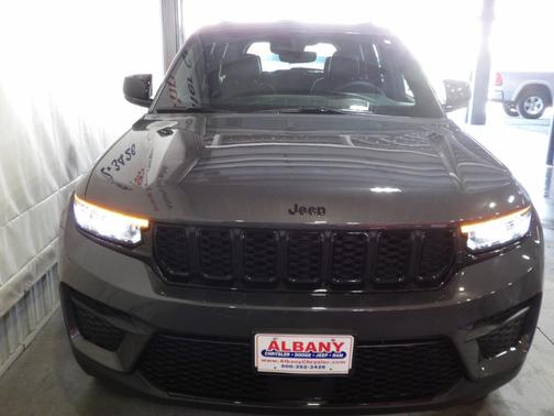 2023 Jeep Grand Cherokee Laredo