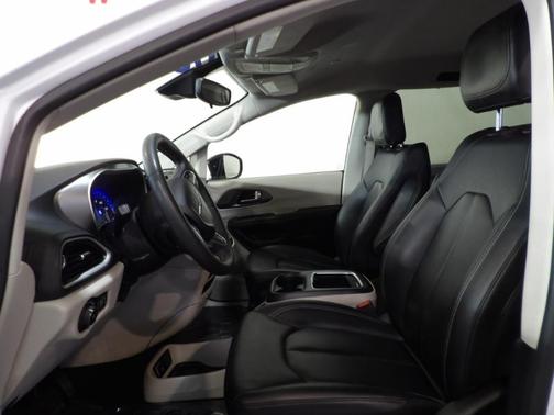 2024 Chrysler Pacifica Touring-L