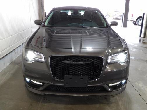2022 Chrysler 300 Touring L