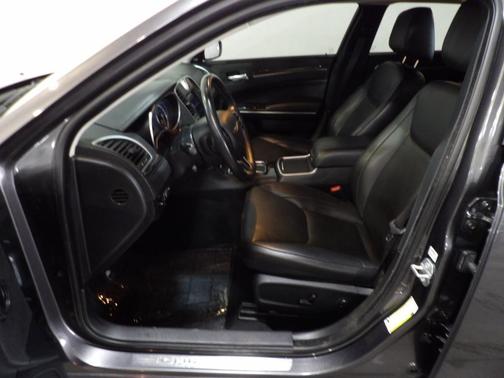 2022 Chrysler 300 Touring L