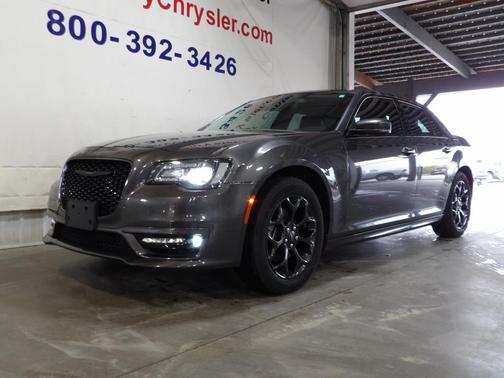 2022 Chrysler 300 Touring L