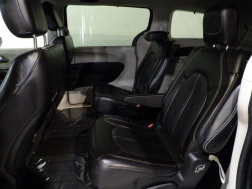 2022 Chrysler Pacifica Touring-L