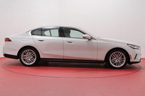 2024 BMW 530 i
