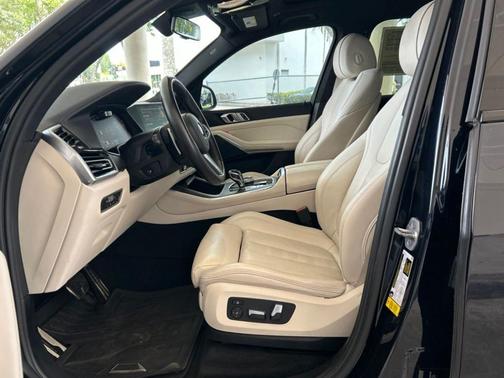 Carbon Black Metallic 2022 BMW X5 sDrive40i