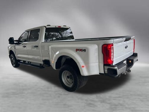 Oxford White 2024 Ford F-350 XLT