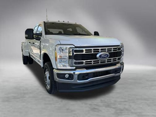 Oxford White 2024 Ford F-350 XLT