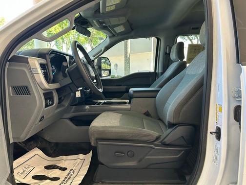 Oxford White 2024 Ford F-350 XLT
