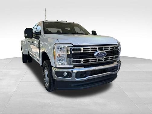 Oxford White 2024 Ford F-350 XLT