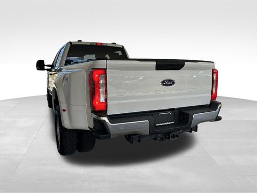 Oxford White 2024 Ford F-350 XLT