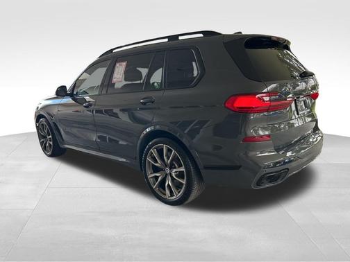 2022 BMW X7 M50i