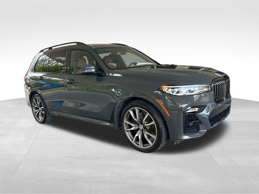 2022 BMW X7 M50i