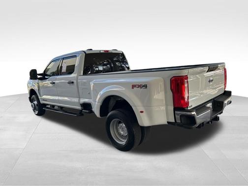 Oxford White 2024 Ford F-350 XLT
